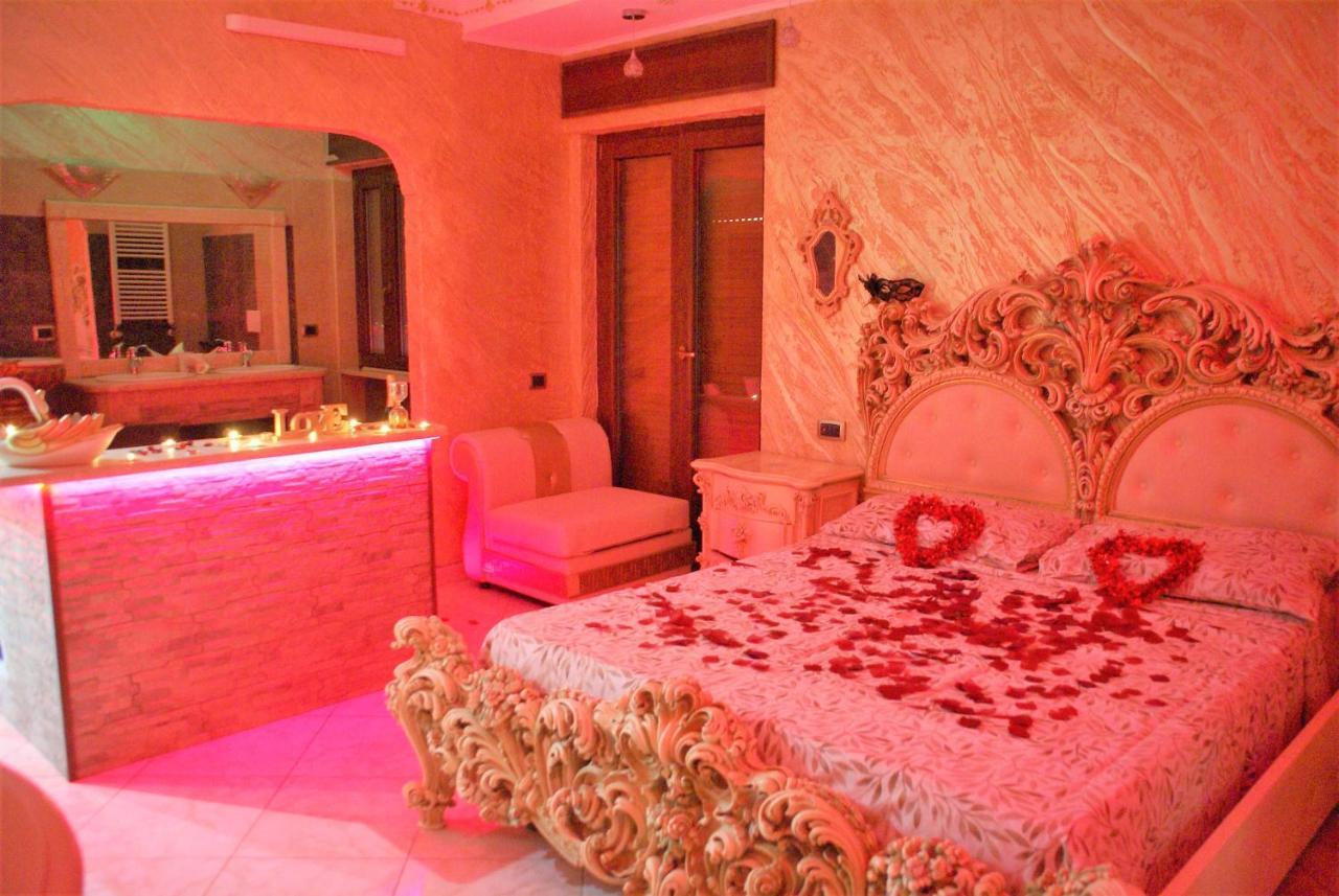 Gold Luxury Suite Home Roma Bagian luar foto