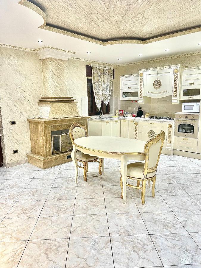 Gold Luxury Suite Home Roma Bagian luar foto