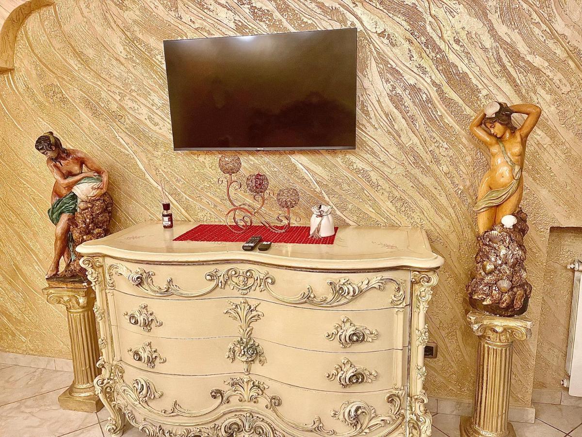 Gold Luxury Suite Home Roma Bagian luar foto