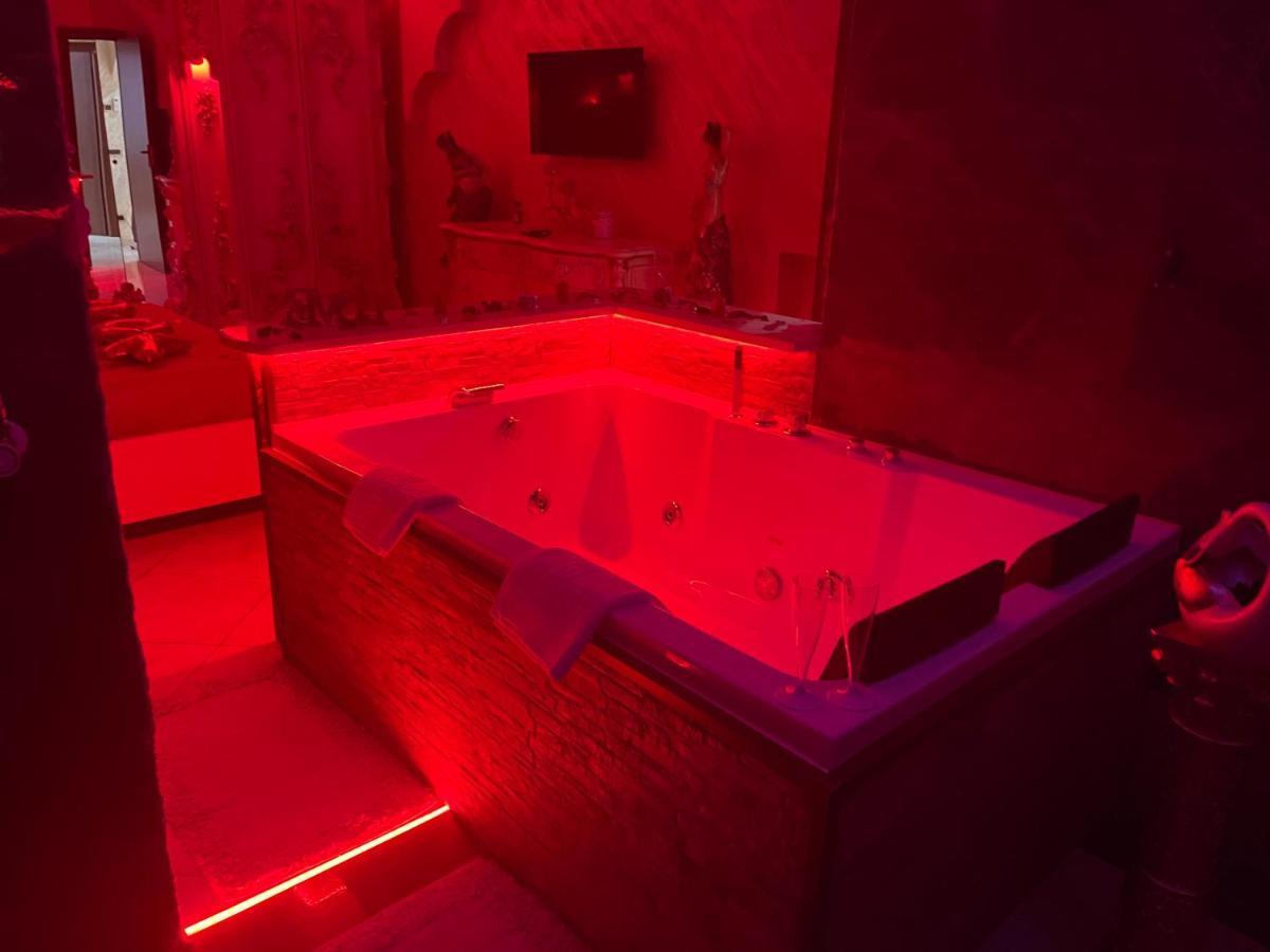 Gold Luxury Suite Home Roma Bagian luar foto