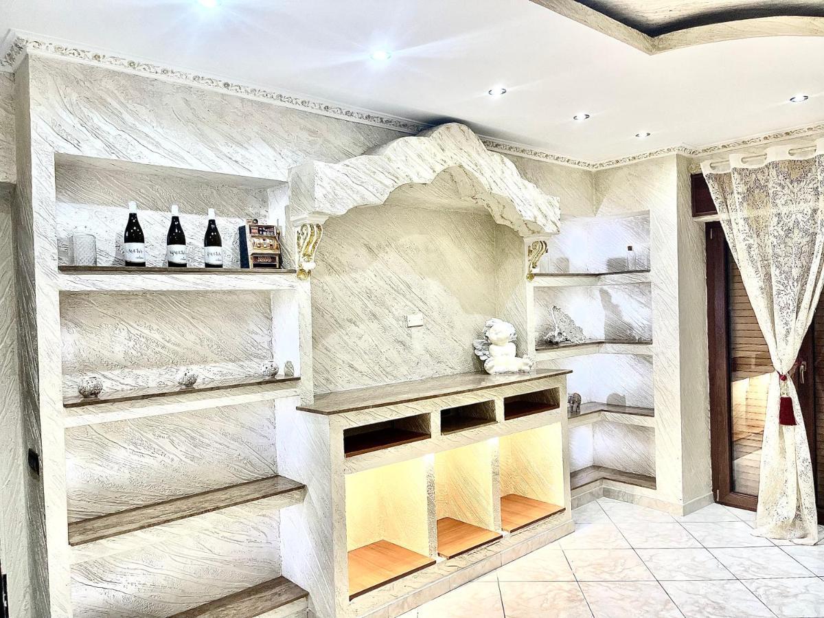 Gold Luxury Suite Home Roma Bagian luar foto
