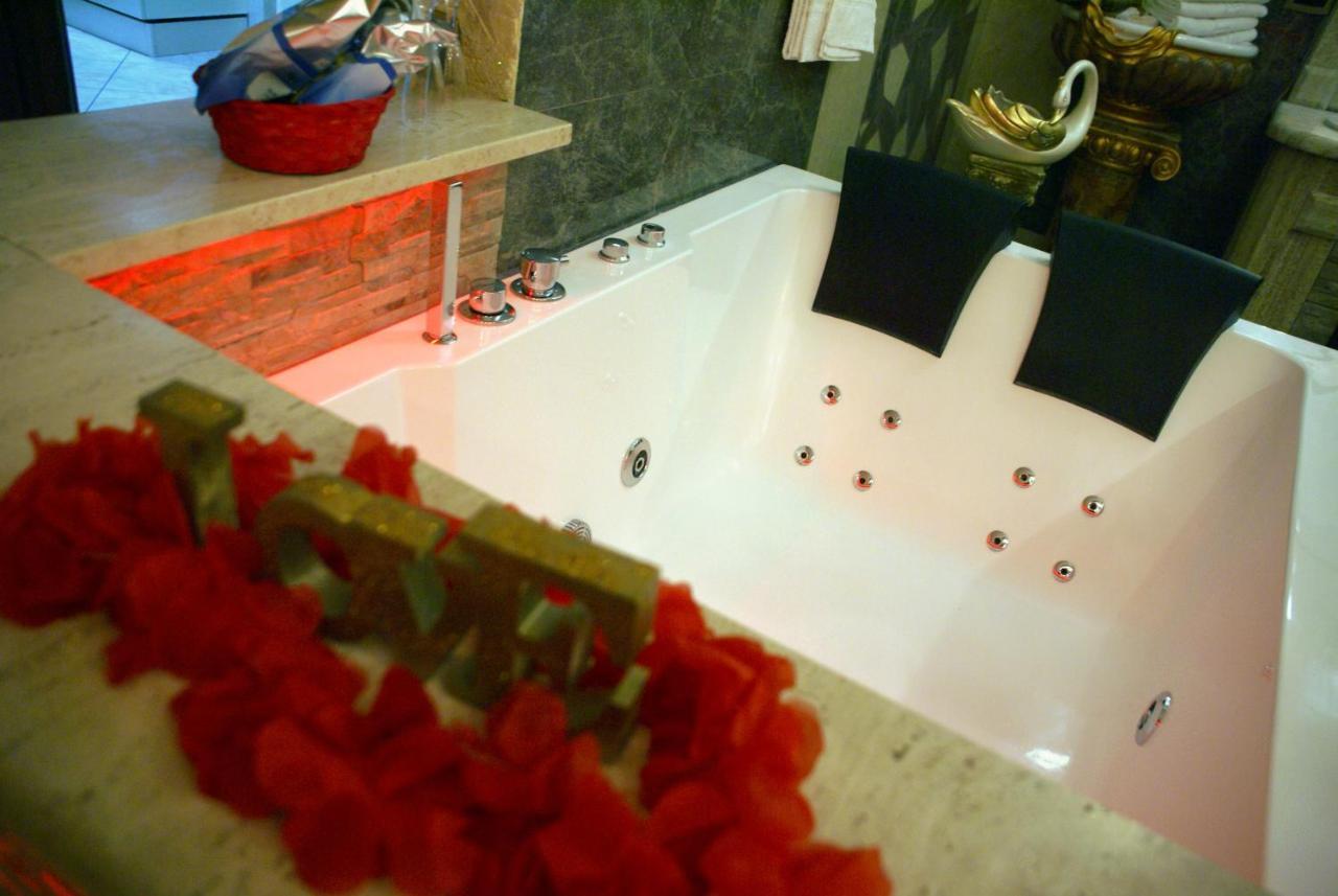 Gold Luxury Suite Home Roma Bagian luar foto