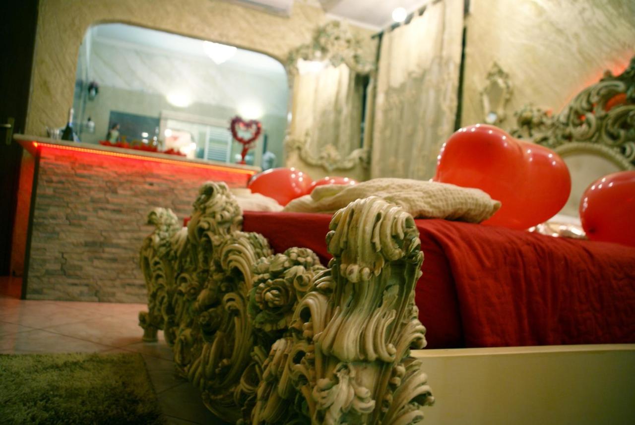 Gold Luxury Suite Home Roma Bagian luar foto