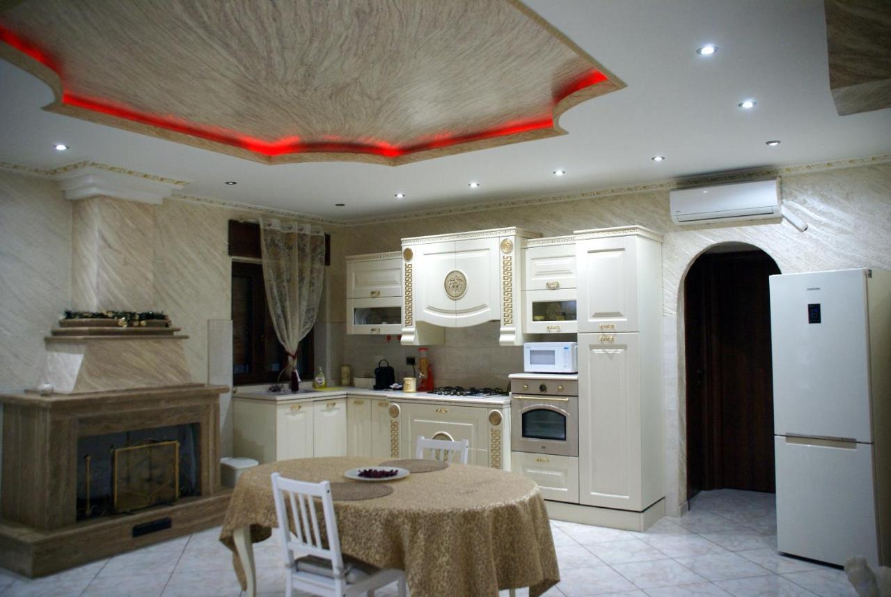 Gold Luxury Suite Home Roma Bagian luar foto