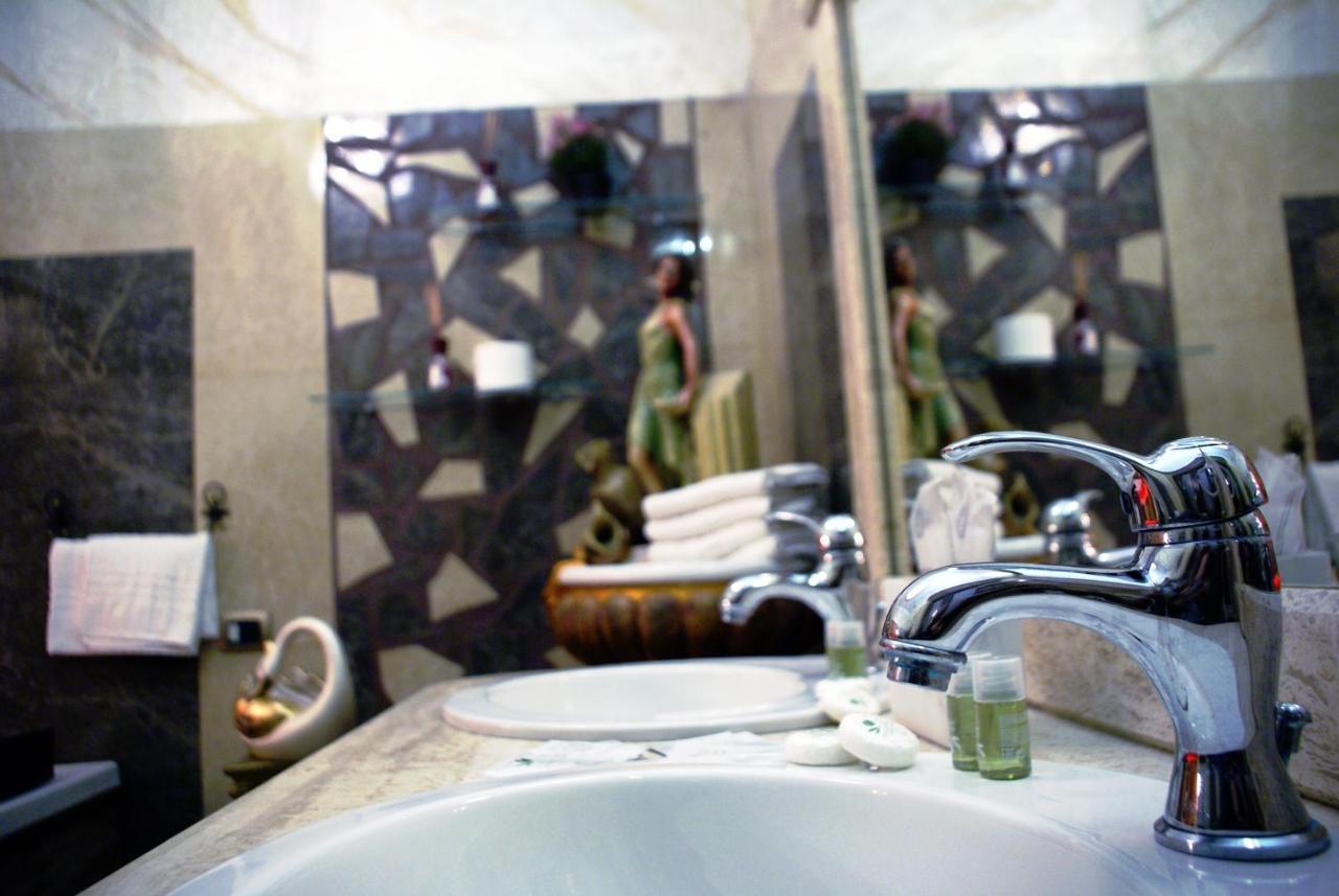 Gold Luxury Suite Home Roma Bagian luar foto